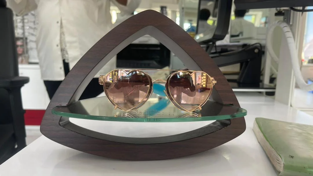 Lunettes de soleil exposées chez Optique Ottica